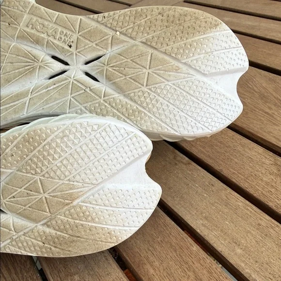 Hoka Women’s Carbon X 2 running shoes - Picture 9 of 9